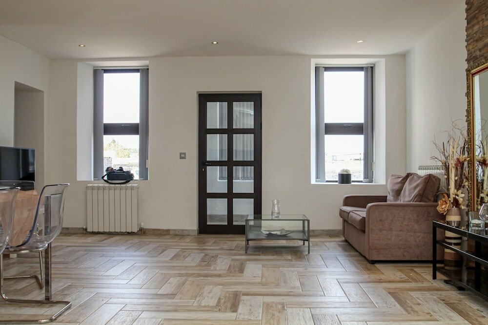 Фото Lavish Apartment sleeps 5 Lanark