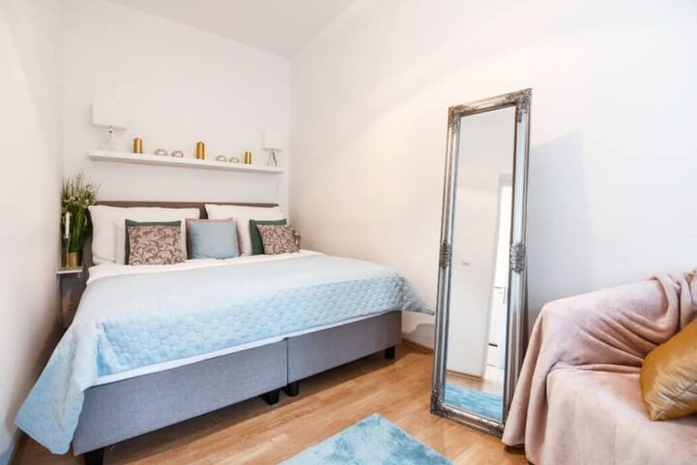 Фото City Apartment - 5 min to Metro