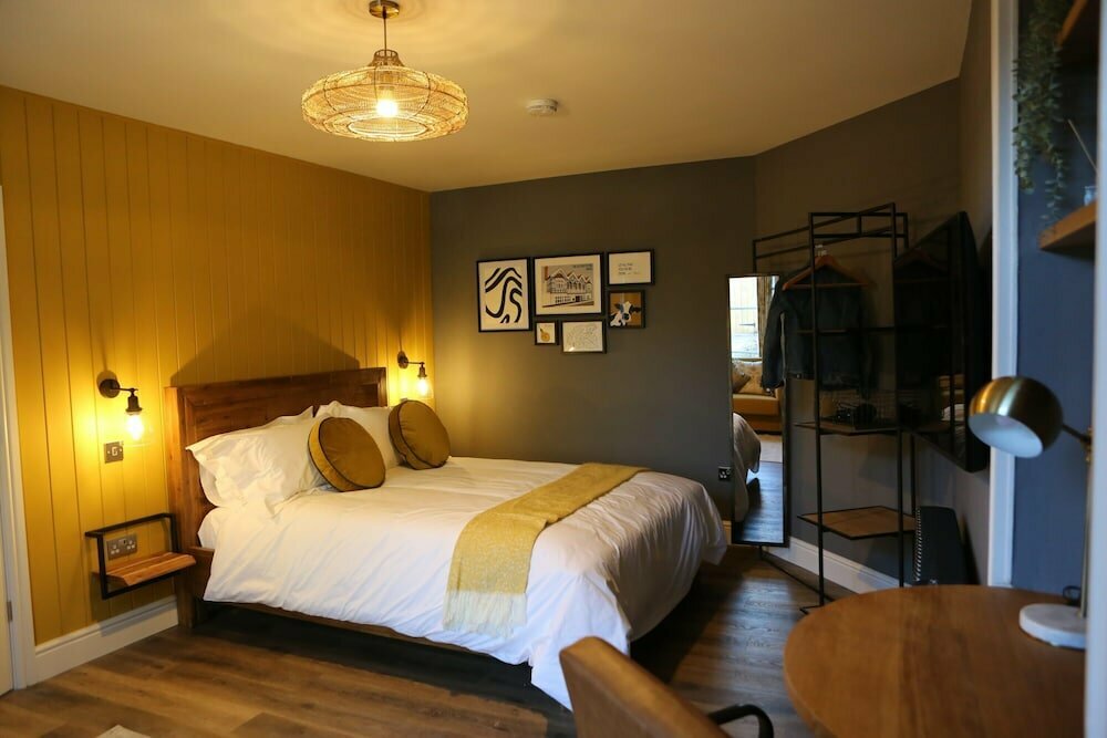 Short-term housing rental Old Rectifying House Superior Apartment, Worcester, photo