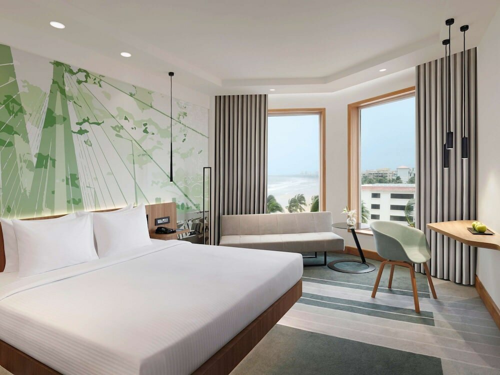 Фото Novotel Mumbai Juhu Beach Hotel