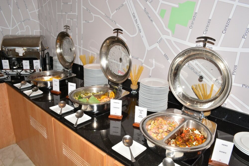 Фото Fiesta Inn Tlalnepantla