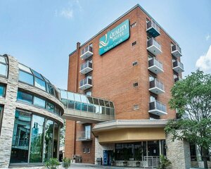 Quality Hotel Fallsview Cascade (Ontario, Niagara Falls, Murray Street), hotel