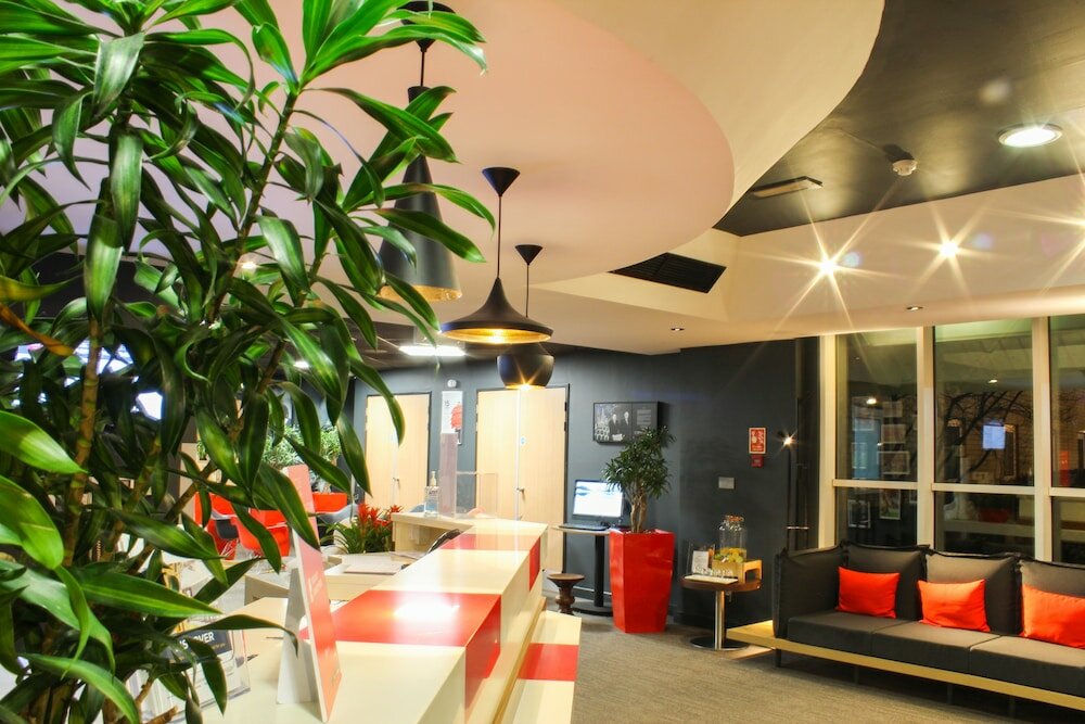 Фото Ibis Cardiff