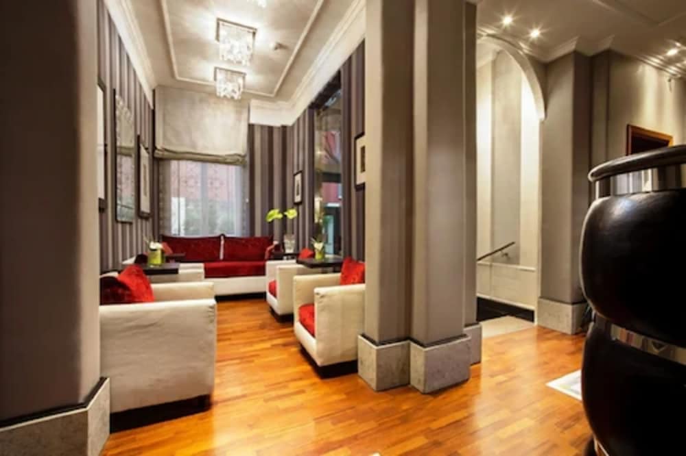 Фото Royal Court Hotel