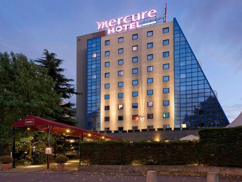 Гостиница Mercure Paris Porte de Pantin в Пантене