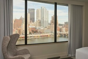 Гостиница Sheraton Pittsburgh Hotel at Station Square