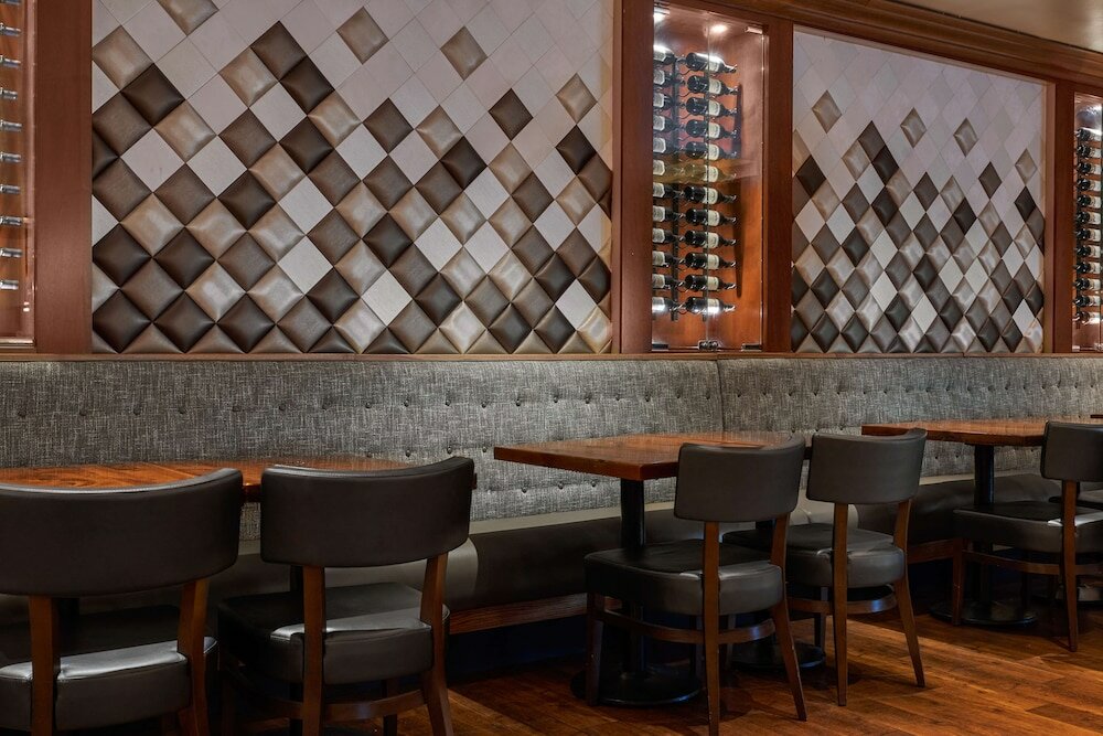 Фото DoubleTree by Hilton Hotel Dallas – Love Field