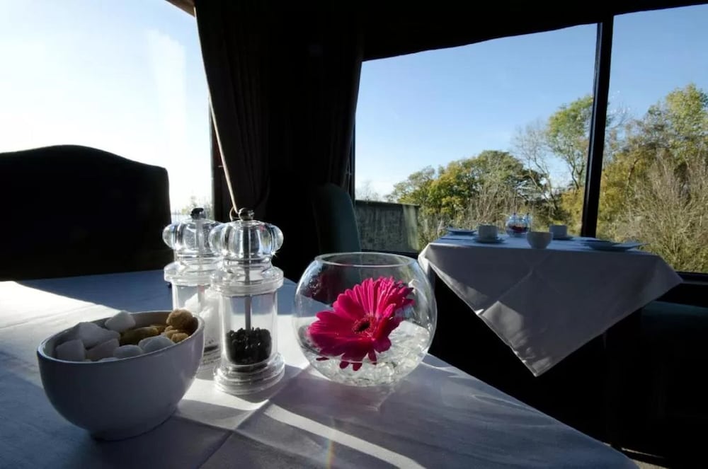 Фото Hatton Court