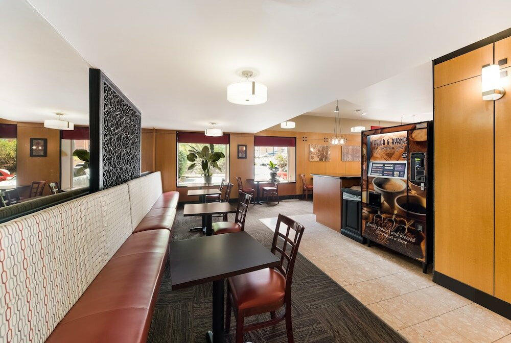 Фото Red Roof Inn Plus+ Columbus Downtown-Convention Center