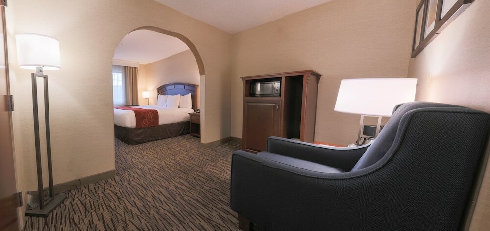 Фото Comfort Suites Golden West on Evergreen Parkway