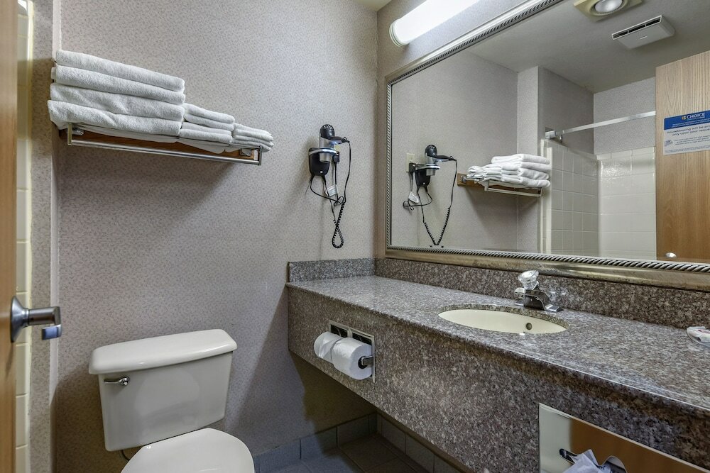 Фото Comfort Suites Portland Airport