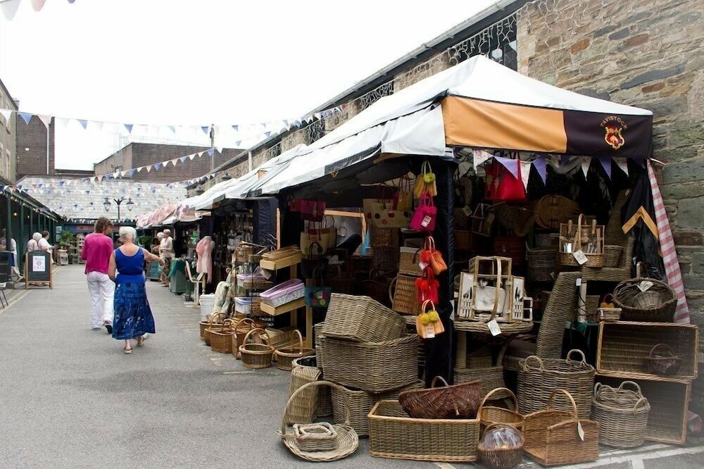 Фото Two Bridges Hotel