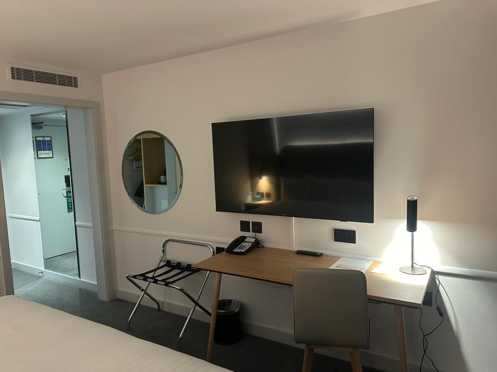 Фото Holiday Inn Basildon