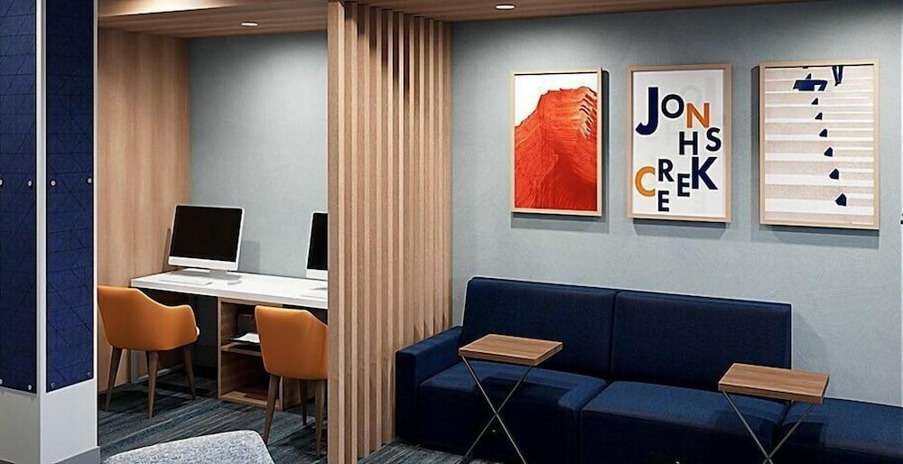 Фото Holiday Inn Express Gloucester, an Ihg Hotel