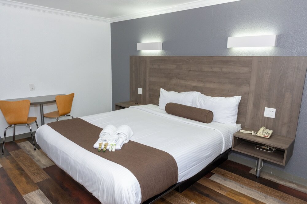 Фото Value Inn Bellflower