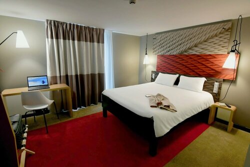 Внешний вид отеля ibis Brest Kergaradec Aéroport в Бресте, фото 3