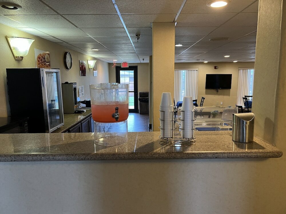 Фото Americas Best Value Inn Pharr