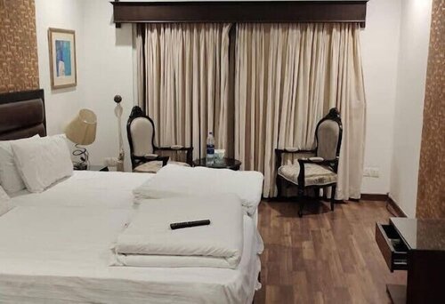 Hotel Royal Orchids Hotel, Sargodha, photo