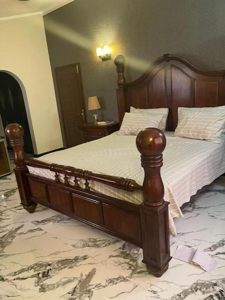 Фото Vorano Hotel Karachi