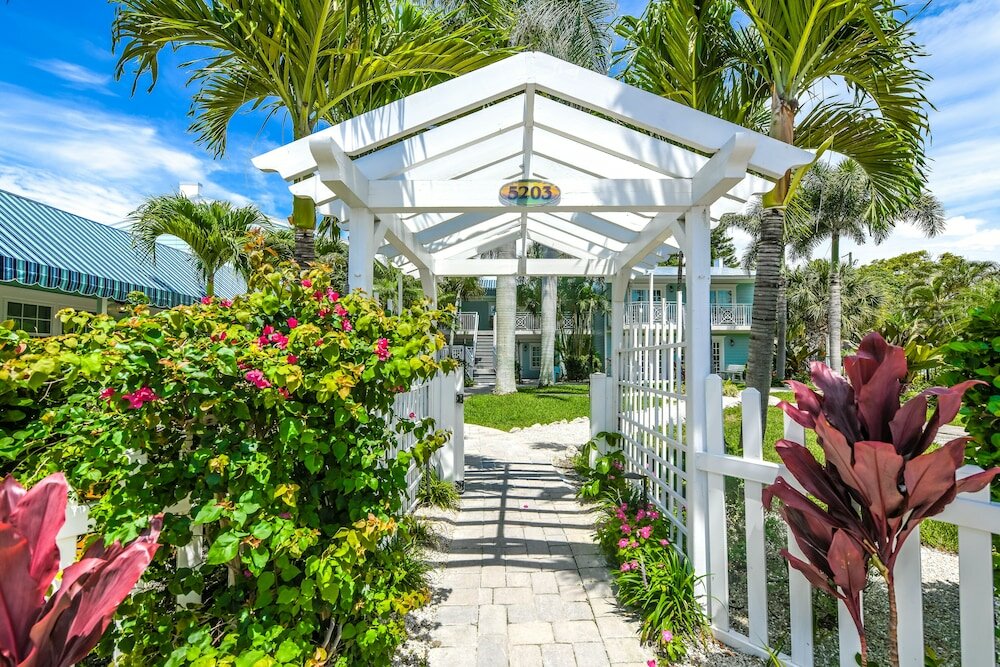 Фото Tropical Breeze Resort