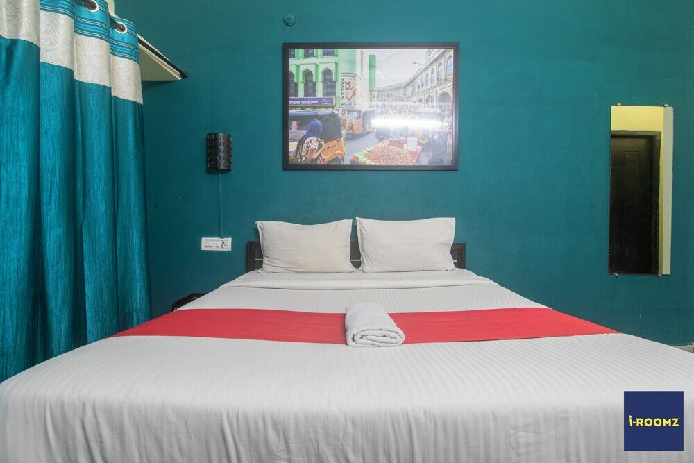 Фото IROOMZ Peaceful Stay Villa