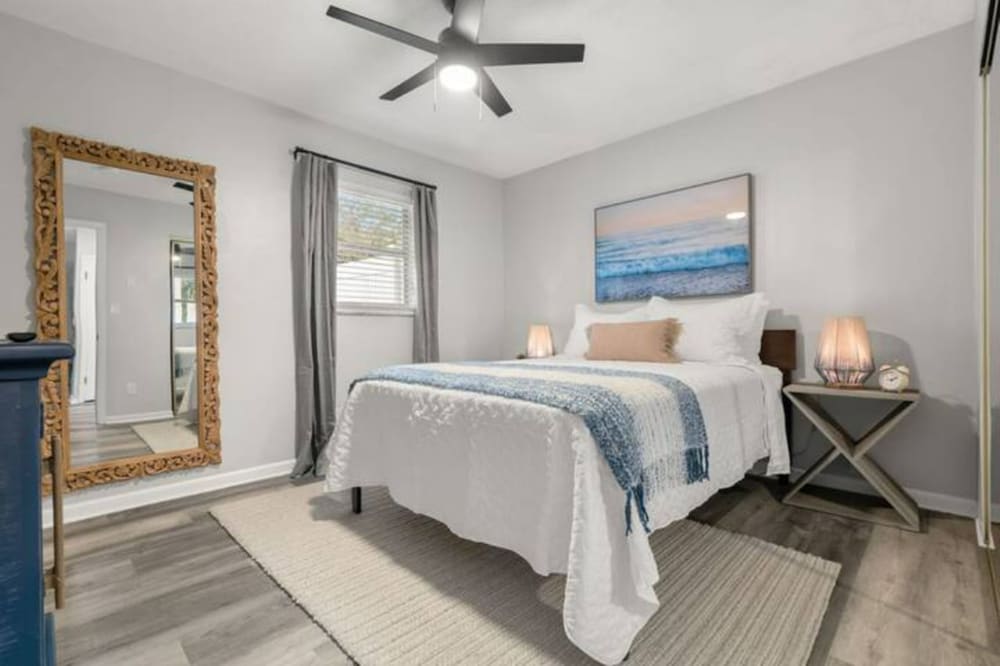 Фото 12th Ct Charming Oasis With New Pool