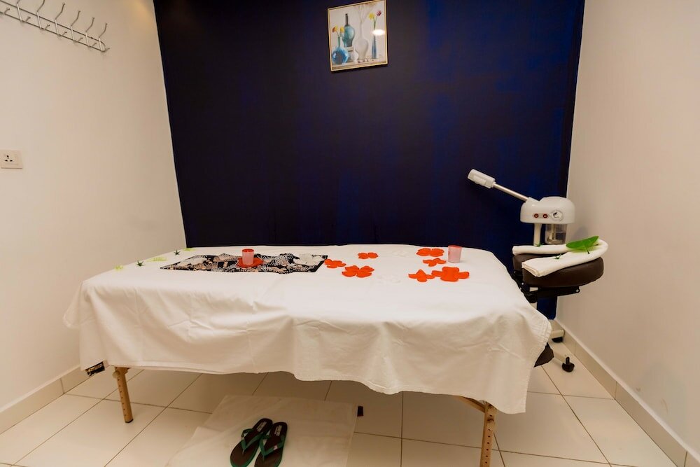 Фото The Hut Restaurant & Boutique hotel