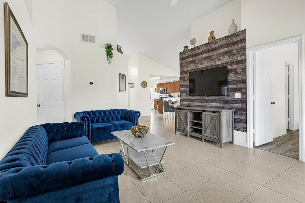 Фото Glamorous House in Disney Area Heated Private Pool