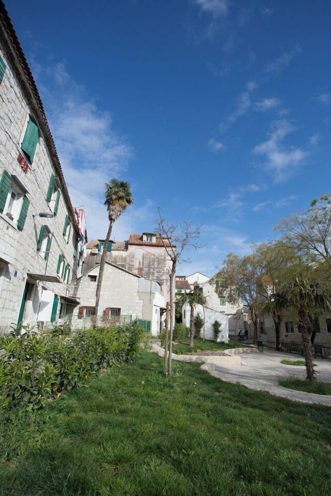 Фото Luxury Garden Rooms