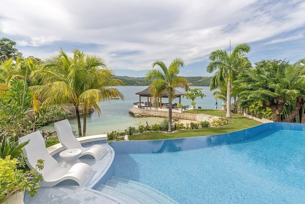 Фото Glamorous 7 Br Villa with Private Pool