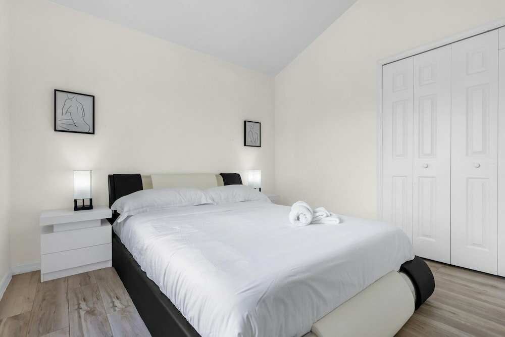 Фото Glamorous House in Disney Area Heated Private Pool