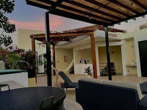 Гостиница 1 Br Rooftop Pool BBQ Hammocks в Тулуме