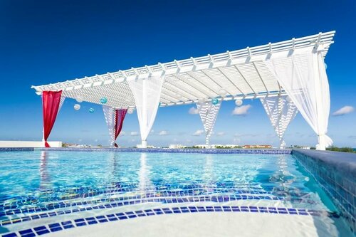 Гостиница The Suites at Mr Grouper