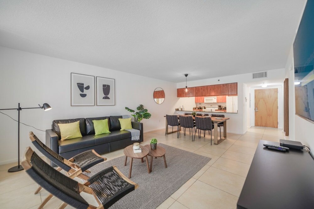 Фото Luxury Stylish Condo with Pool Brickell