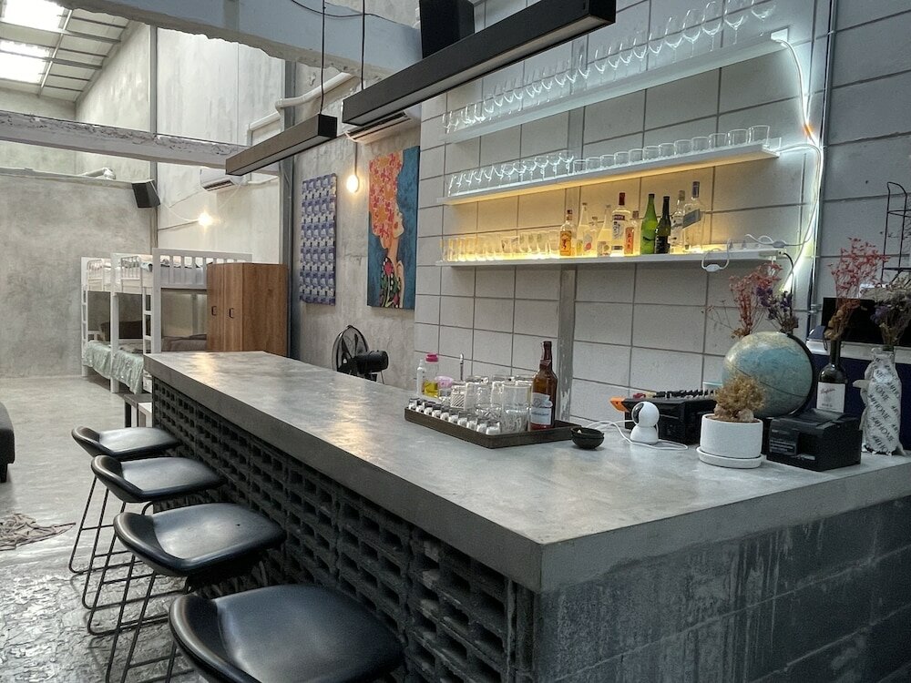 Фото Old Bar Bangkok House