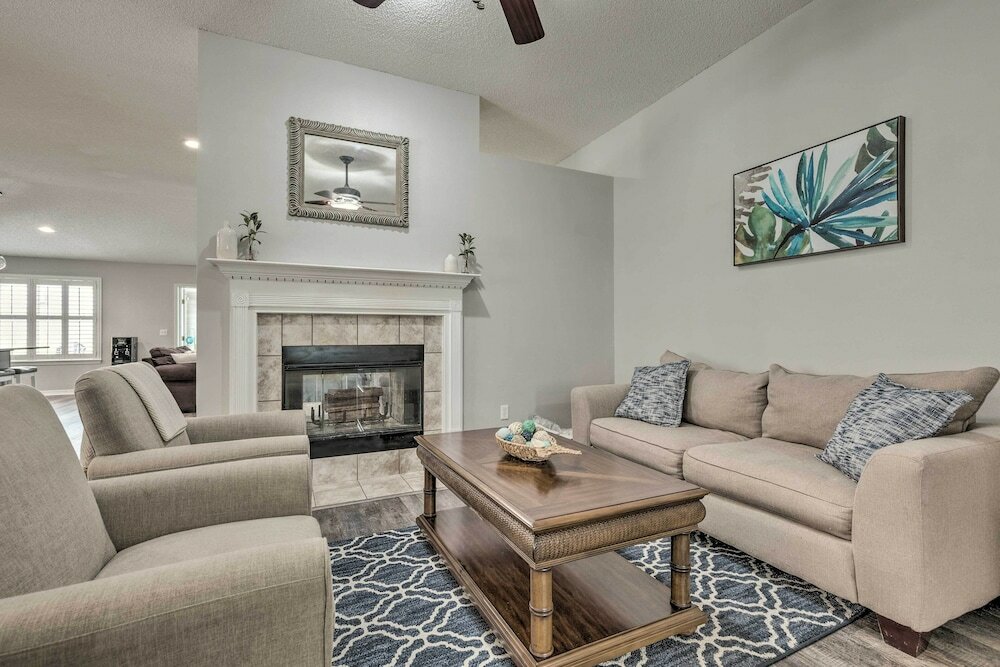 Фото Spacious Home w Sunroom, 15 Mi to Pensacola!