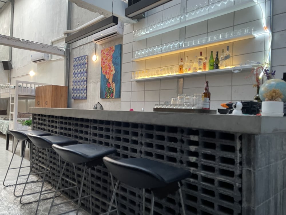 Фото Old Bar Bangkok House