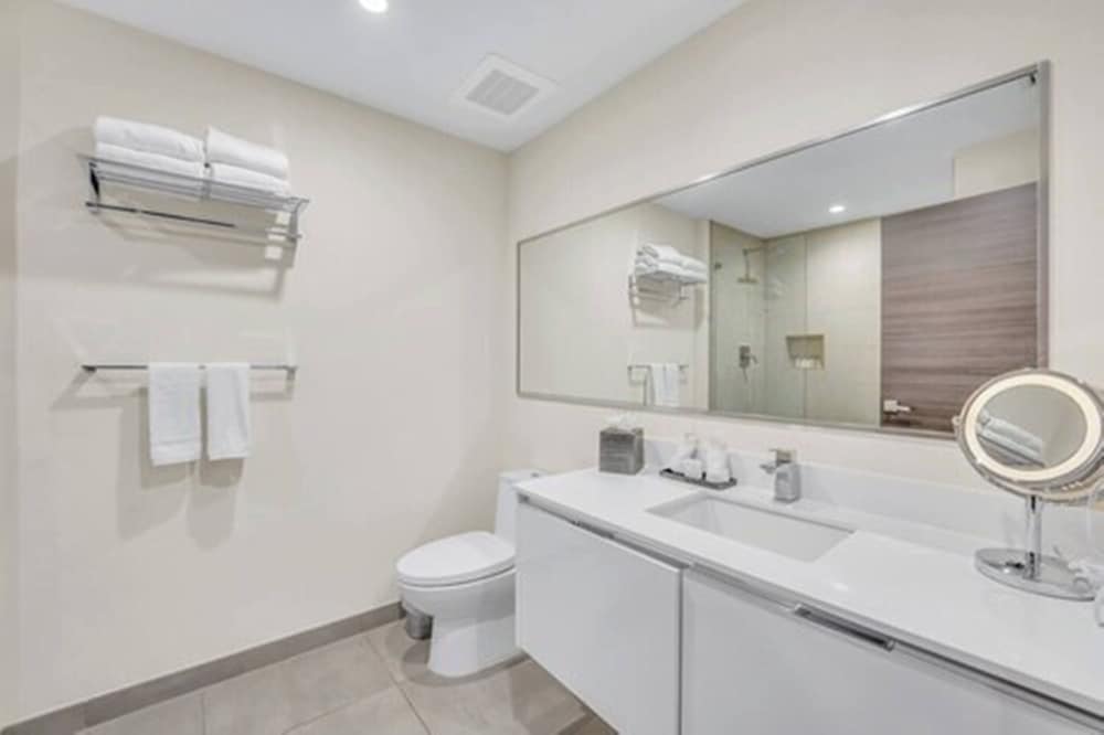 Фото Costa Hollywood Beach Studios