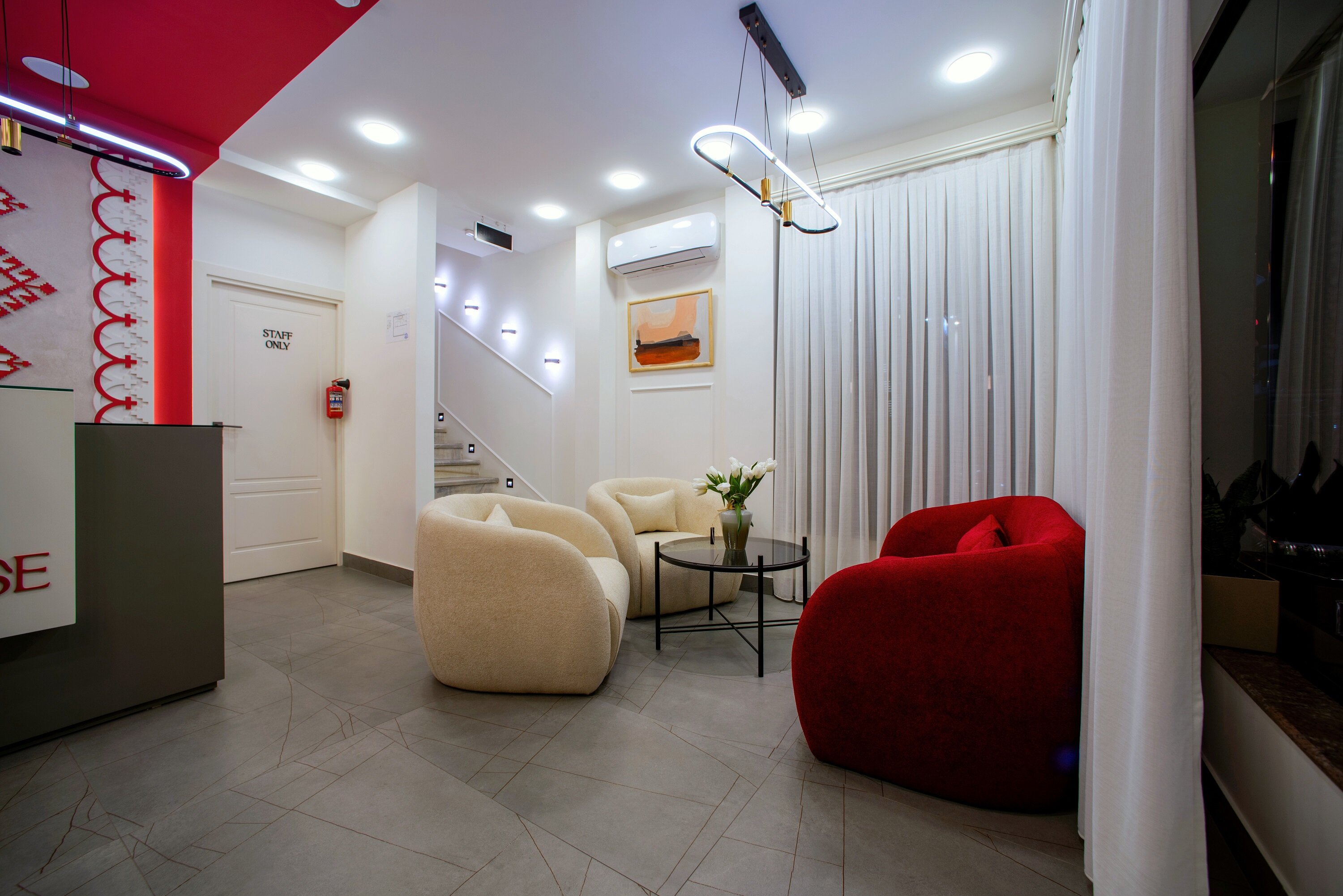 Фото The House Hotel