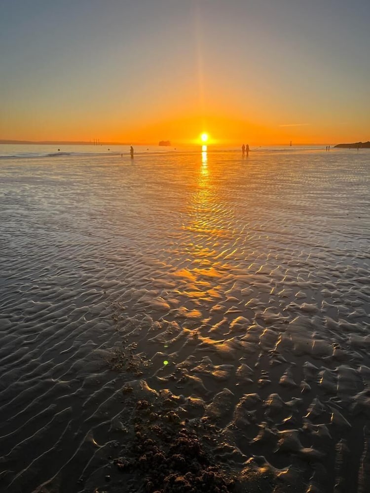 Фото Seafront 3 Bedroom Apartment