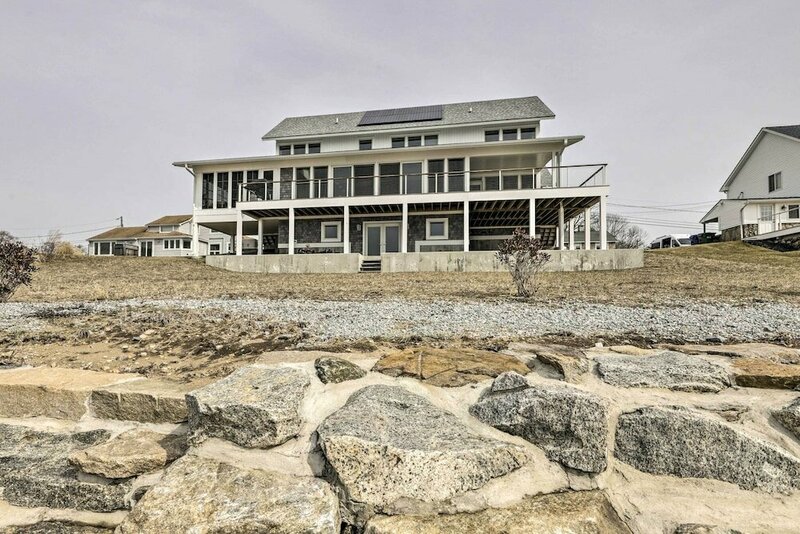 Гостиница Coastal Waterford Getaway, Steps to the Water!