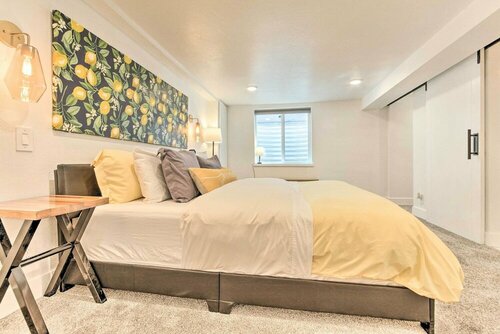 Гостиница Sleek & Modern Great Falls Gem: Hot Tub, Yard в Грейт-Фоллс