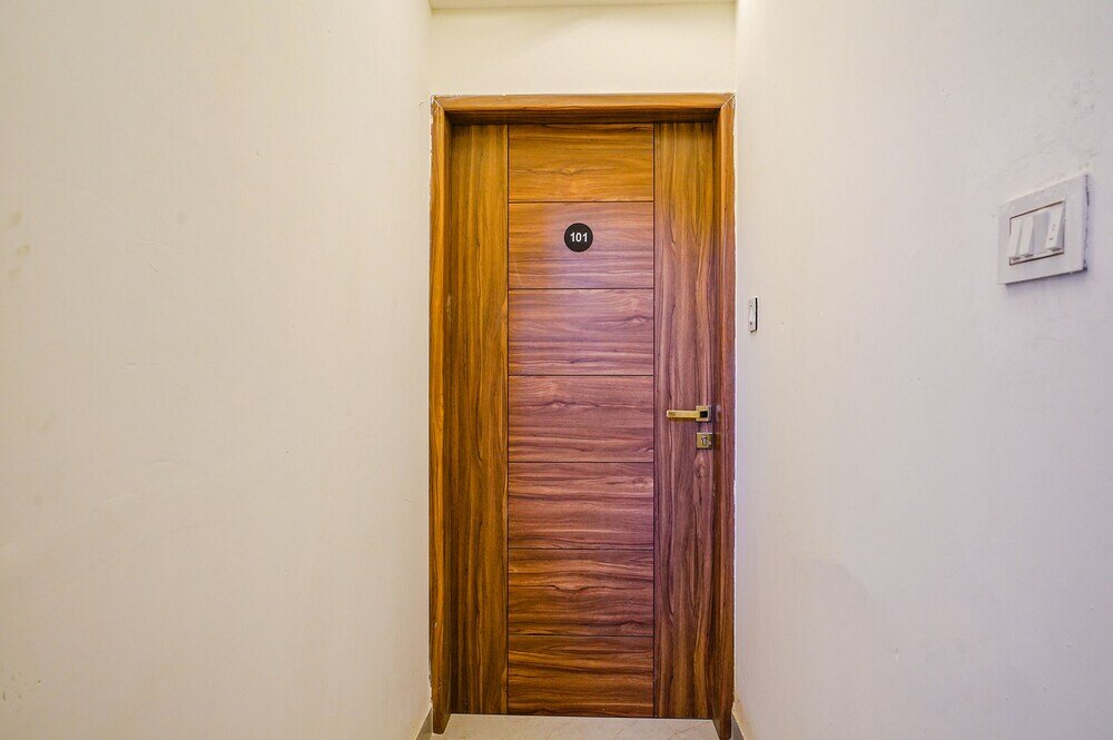 Фото Fabhotel Crystal Inn