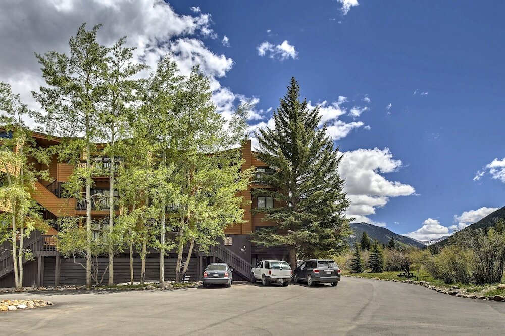 Фото Mtn Retreat, Walk to River Run Village & Slopes!