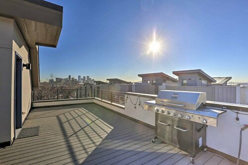Гостиница Denver Townhome w Rooftop Deck: Walk to Mile High в Уит Ридж