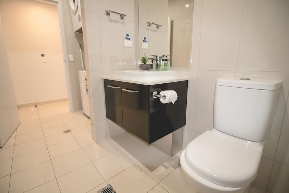 Фото Zen Central Cbd - 3 Bedroom Apartment