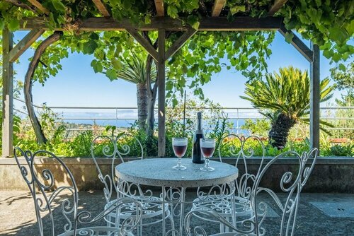Гостиница Rainbow Cottage by Madeira Sun Travel