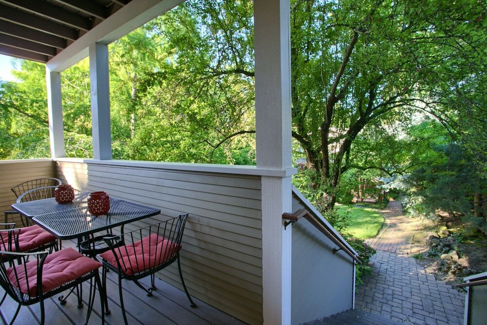 Фото A Cowslip's Belle Inn