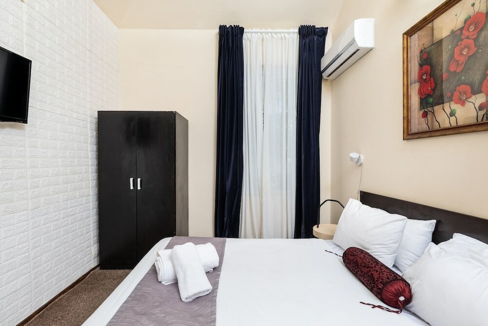 Фото The Colony Hotel