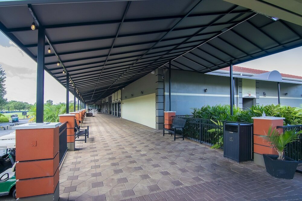 Фото Emerald Greens Hotel Condo Resort